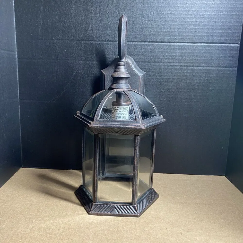 Portfolio Light 15.5-in Rust Outdoor Wall Light Item #56872 Hard-Wired Untested